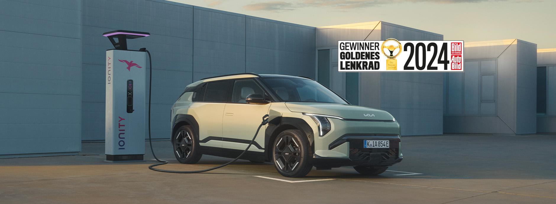 EV3 wird an Ladesäule geladen