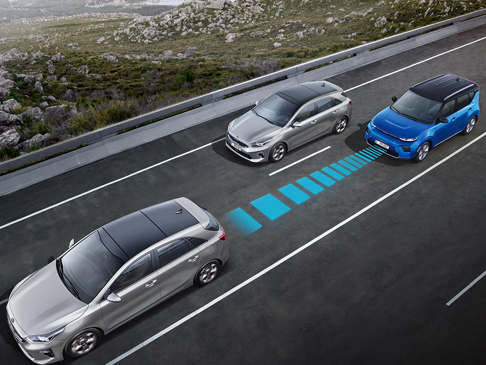 Régulateur de vitesse adaptatif (SCC) avec Stop & Go