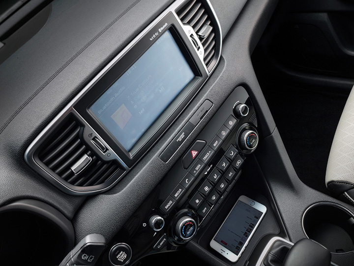 Playing music from the smartphone to the car via bluetooth