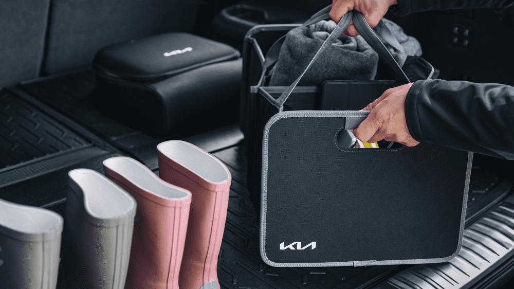 Tieni in ordine l’abitacolo con la vasca baule e l’organizer originale Kia.