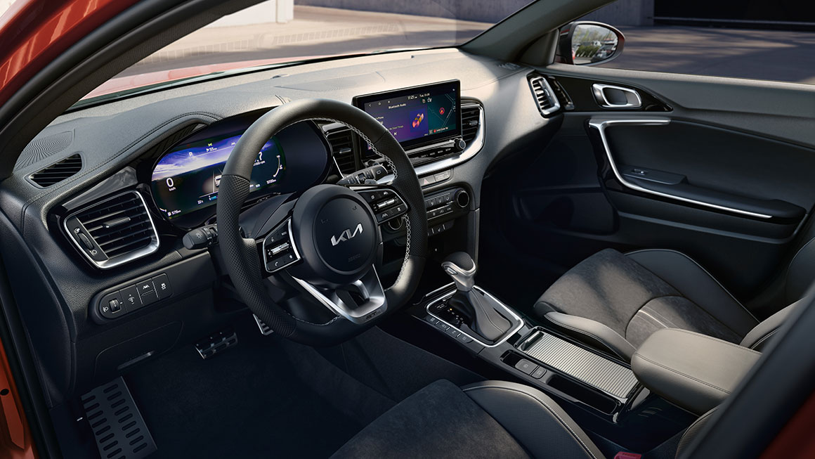 Kia Ceed, Innenansicht, Cockpit mit glatten Soft-Touch-Oberflächen