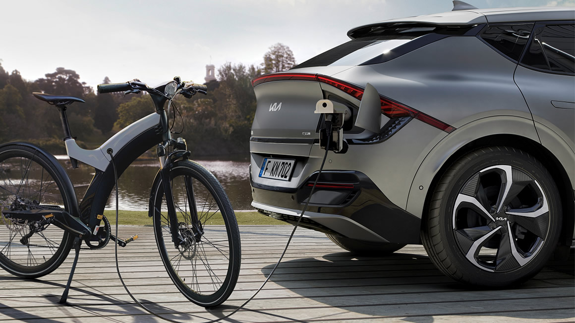 EV6 carica un’e-bike