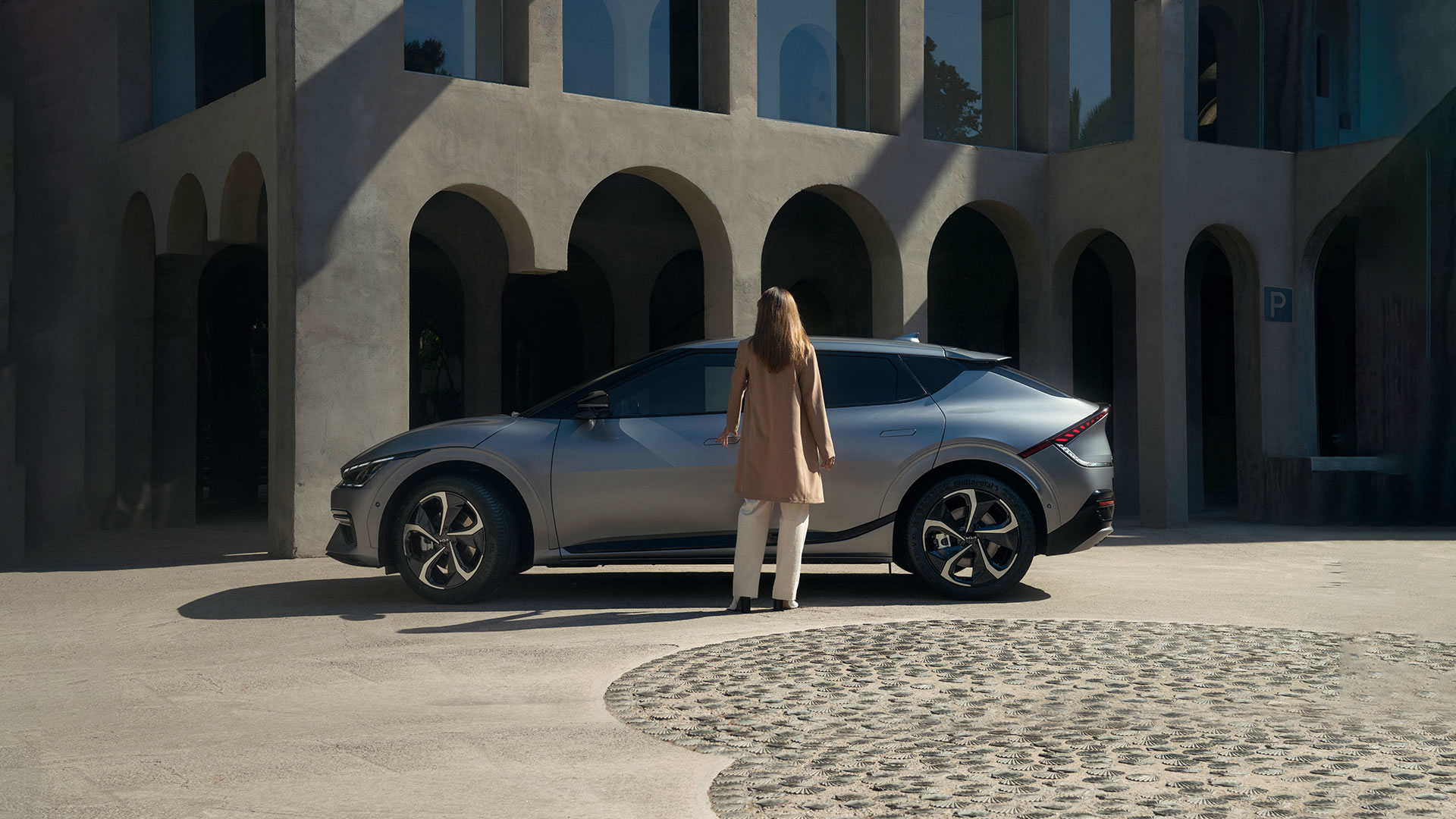 Kia EV6 modern, sporty design side