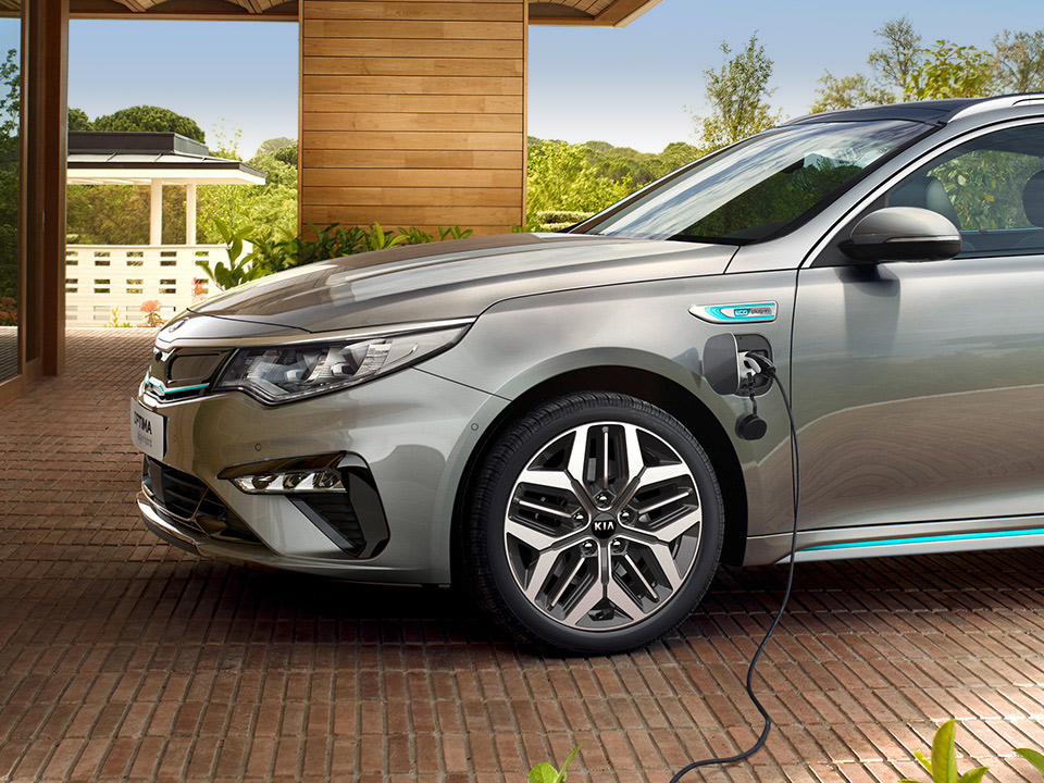 Kia Optima Sportswagon Plug-in Hybrid - Laden