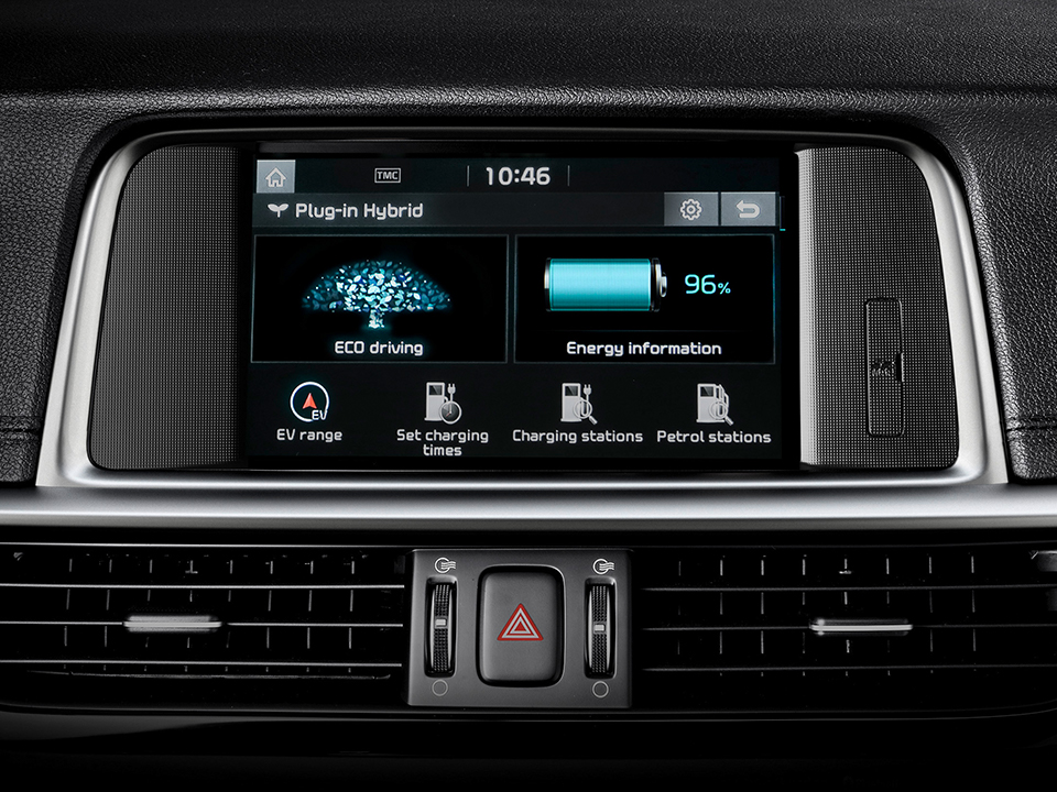 Kia Optima Sportswagon Plug-in Hybrid cluster 