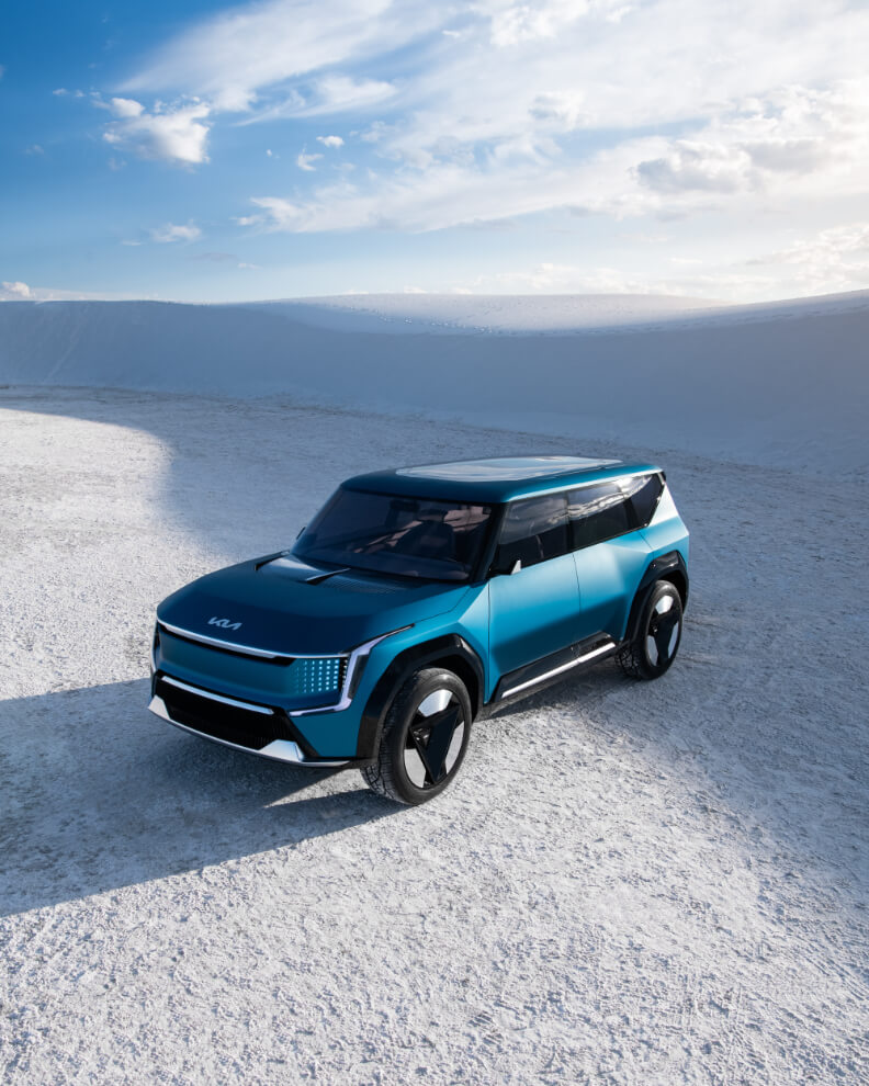 Side on view of the exterior design of the Kia EV9 Concept